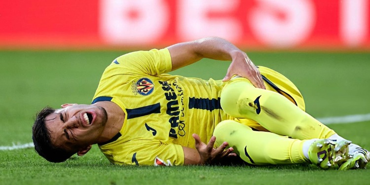 قلق متزايد حول حالة إلياس أخوماش بعد آلام في الركبة المصابة سابقاً