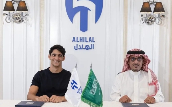 الهلال السعودي يجدد عقد ياسين بونو حتى عام 2028