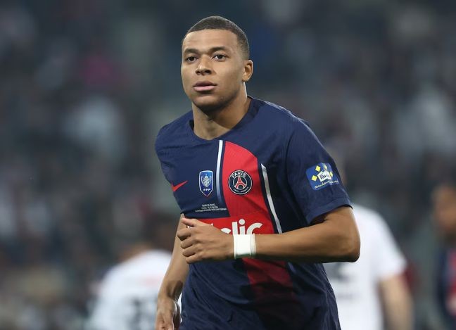 الصراع القضائي بين مبابي وسان جيرمان يتصاعد بمطالبات مالية ضخمة