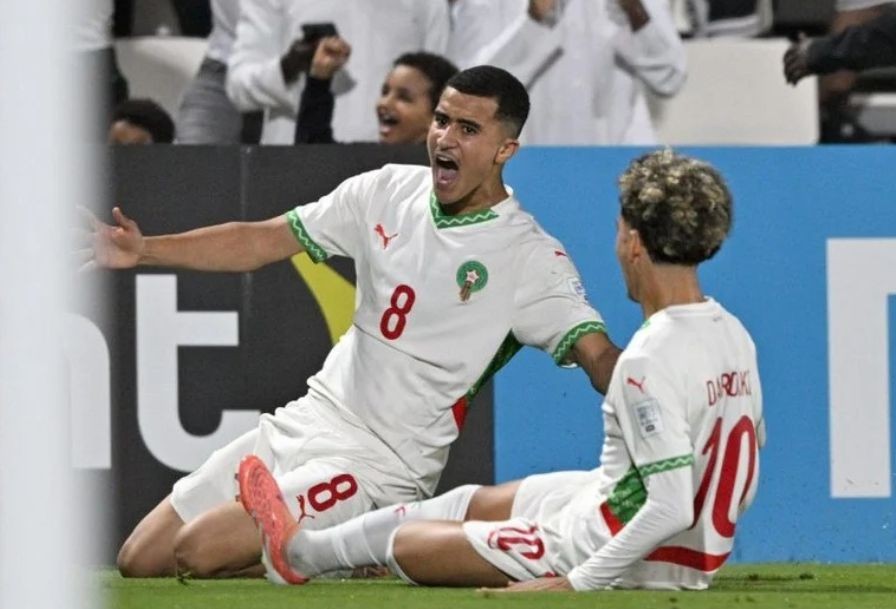 الإعلام الهولندي يحتفي بنجم أجاكس عبد الله وزان وهدفه الحاسم