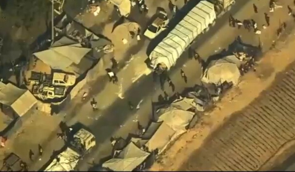 بالفيديو: طائرة أمريكية تلتقط مشاهد سرقة شاحنة مساعدات في غزة