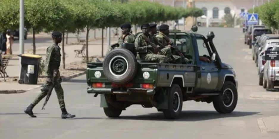 انقلاب عسكري في غينيا بيساو واعتقال الرئيس عمر سيسوكو إمبالو داخل القصر الرئاسي