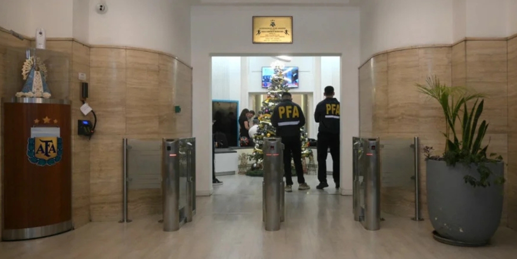مداهمات أمنية للاتحاد الأرجنتيني وأندية كبرى في قضية فساد مالي