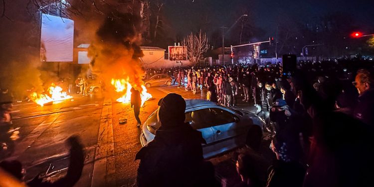 انقطاع الإنترنت في إيران يتجاوز 84 ساعة وسط احتجاجات متصاعدة