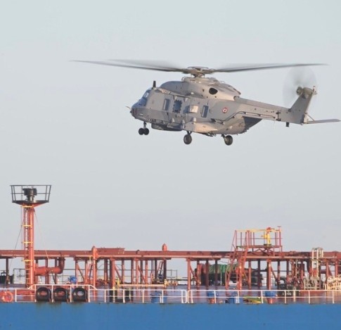 ماكرون يعلن السيطرة على ناقلة نفط روسية في البحر المتوسط