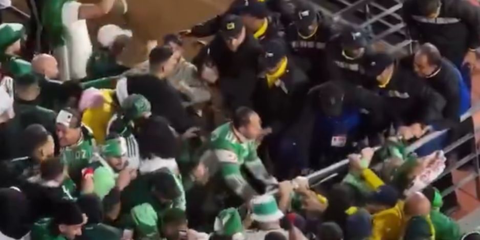 الكاف يفتح تحقيقاً في أحداث الشغب بعد مباراة الجزائر ونيجيريا