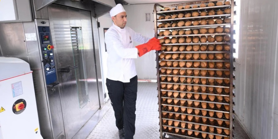 الأمن الوطني يعبئ مخابز متنقلة لدعم ساكنة القصر الكبير المتضررة